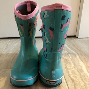 Girl Bogs pull up boots